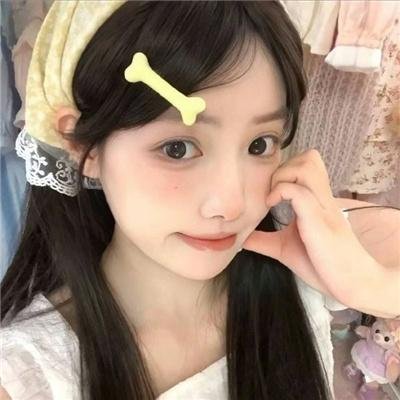这名男子，捡到了人鱼。